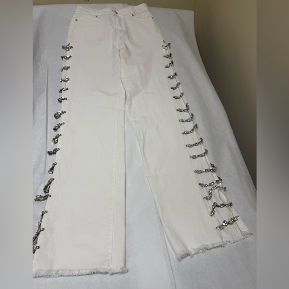💥AKIRA Diamonds Metal Slit Raw Hem White Denim 💥 - Picture 4 of 14